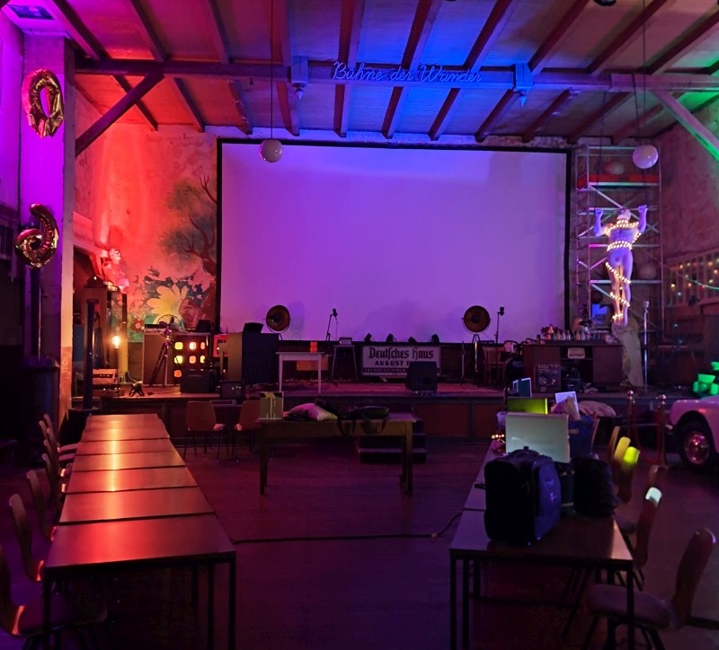 saal-gesamt1 saal-gesamt1