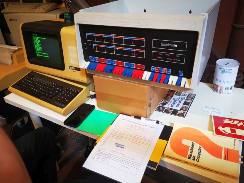 PDP11-Lauflicht-Programm